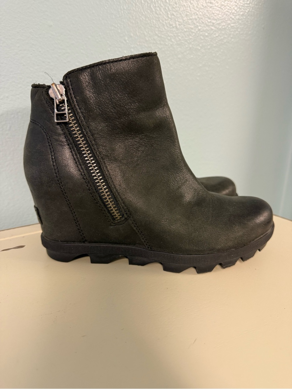 Sorel Joan of Arctic Wedge II Zip Black Leather Ankle Boots Women’s 5.5